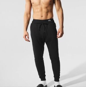 ALO Yoga Mens Conquer Revitalize Pant Small Black Yoga Lounge Stretch Soft